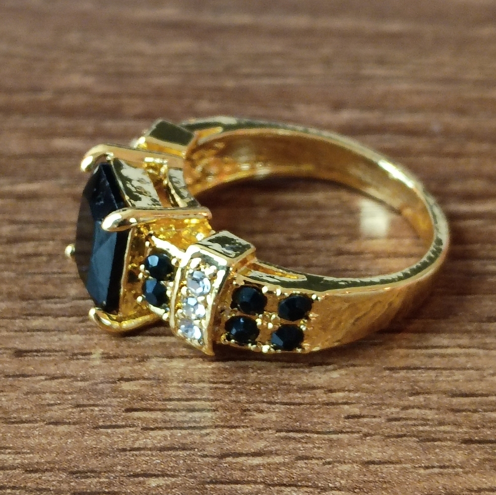 Vintage Glam Gold Tone Black Emerald Cut Rhinestone Cocktail Statement Ring 9 - Picture 2 of 7